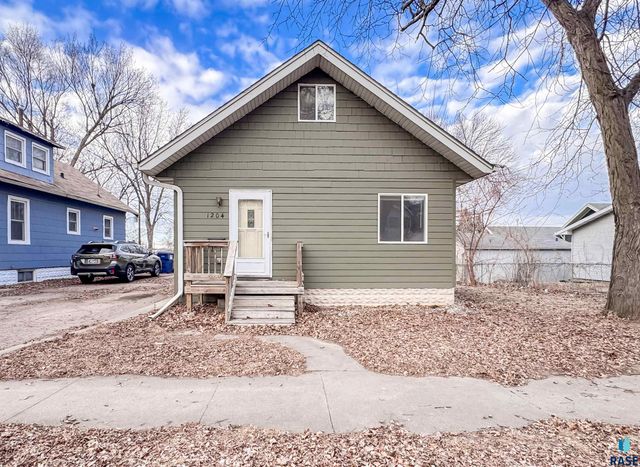 1204 W 13th St Street, Sioux Falls, SD 57104