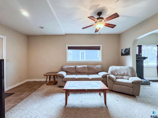 1204 W 13th St Street, Sioux Falls, SD 57104