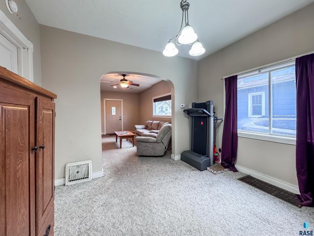 1204 W 13th St Street, Sioux Falls, SD 57104