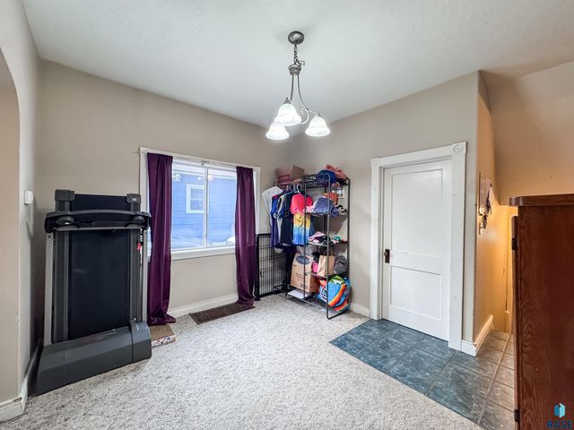 1204 W 13th St Street, Sioux Falls, SD 57104