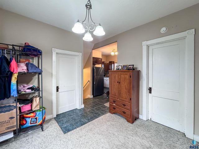 1204 W 13th St Street, Sioux Falls, SD 57104