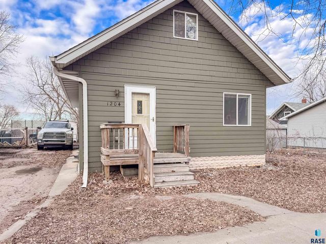 1204 W 13th St Street, Sioux Falls, SD 57104
