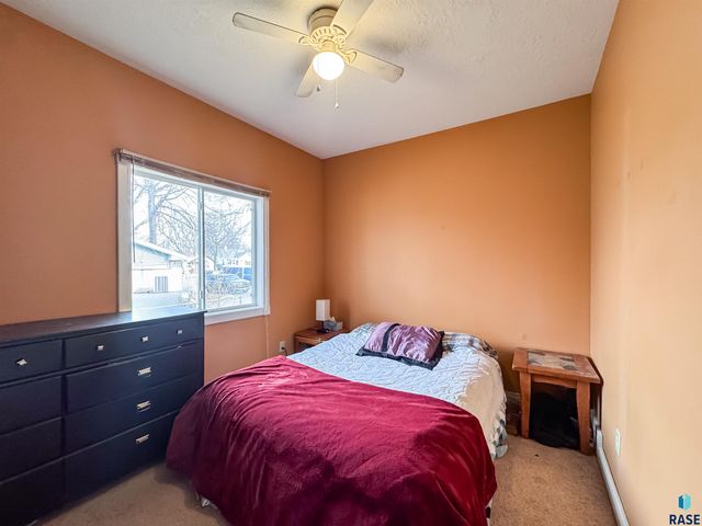 1204 W 13th St Street, Sioux Falls, SD 57104