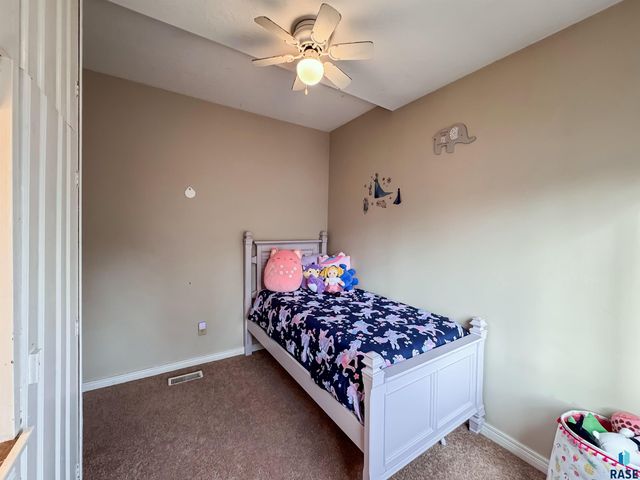 1204 W 13th St Street, Sioux Falls, SD 57104