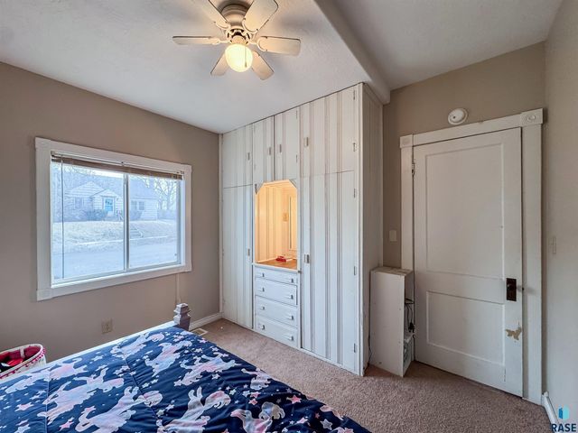 1204 W 13th St Street, Sioux Falls, SD 57104