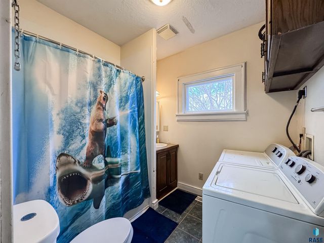 1204 W 13th St Street, Sioux Falls, SD 57104