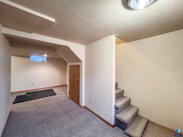 1204 W 13th St Street, Sioux Falls, SD 57104