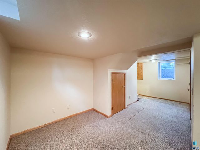 1204 W 13th St Street, Sioux Falls, SD 57104