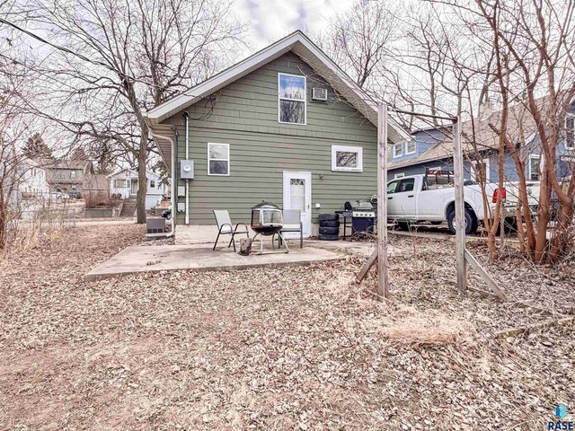 1204 W 13th St Street, Sioux Falls, SD 57104