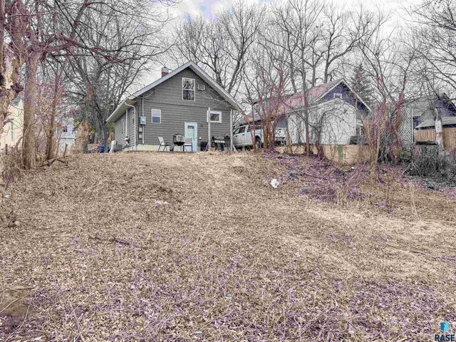 1204 W 13th St Street, Sioux Falls, SD 57104