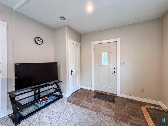 1204 W 13th St Street, Sioux Falls, SD 57104