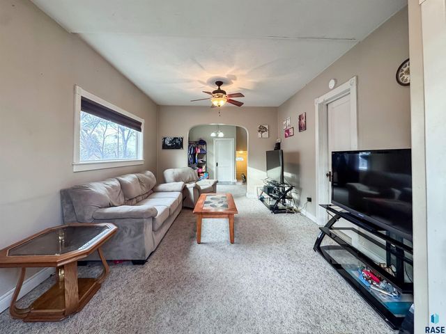 1204 W 13th St Street, Sioux Falls, SD 57104