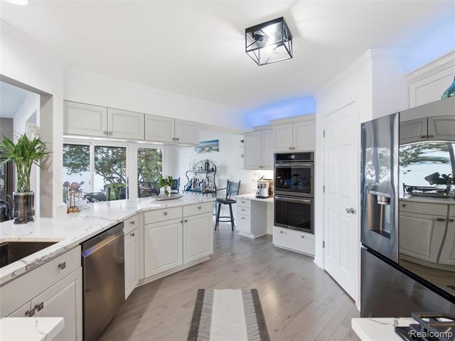2314 N Duck Lake Road, Highland, MI 48356
