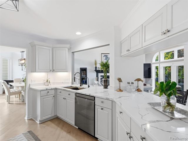 2314 N Duck Lake Road, Highland, MI 48356