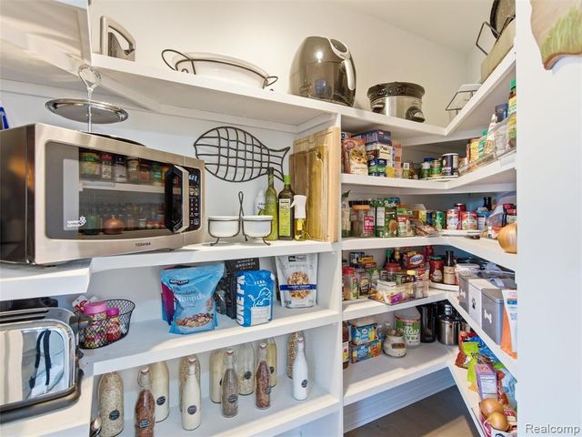 2314 N Duck Lake Road, Highland, MI 48356