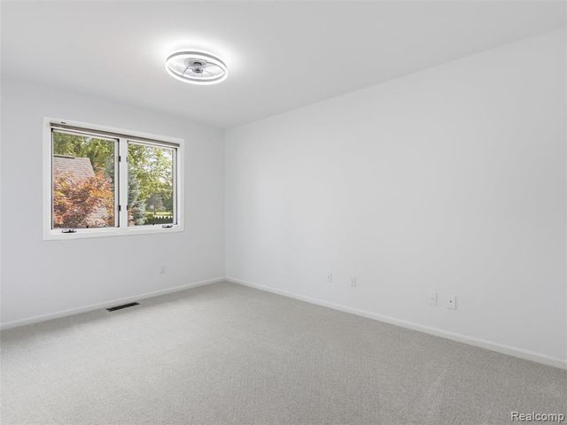 2314 N Duck Lake Road, Highland, MI 48356
