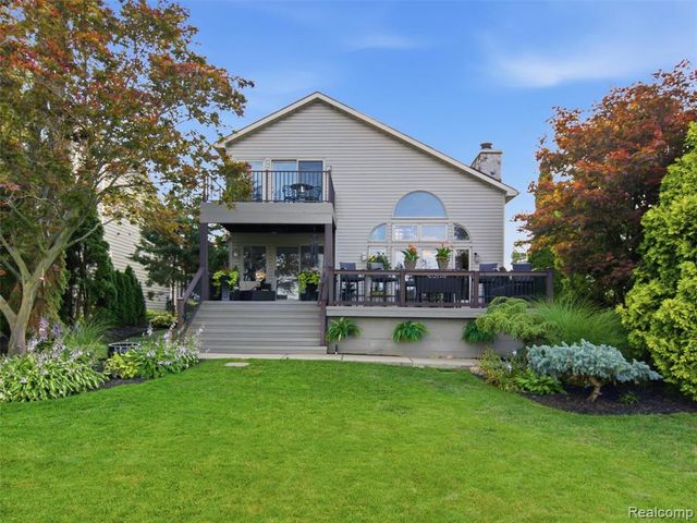 2314 N Duck Lake Road, Highland, MI 48356