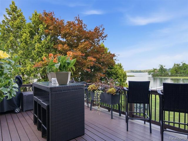 2314 N Duck Lake Road, Highland, MI 48356