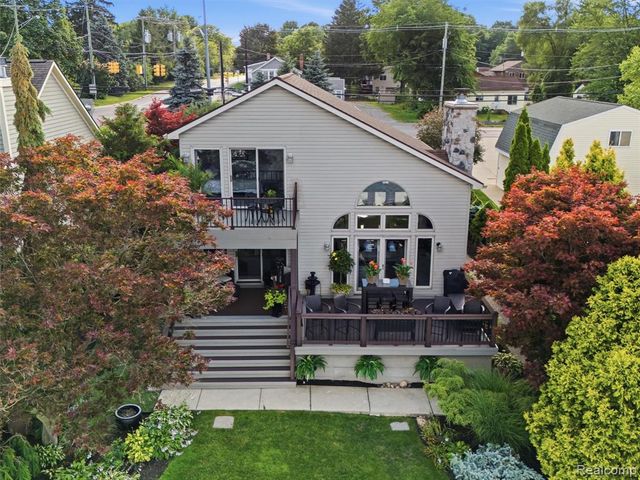 2314 N Duck Lake Road, Highland, MI 48356