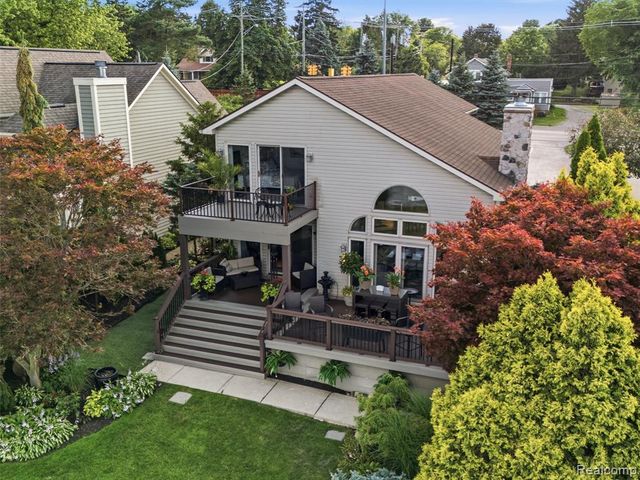 2314 N Duck Lake Road, Highland, MI 48356