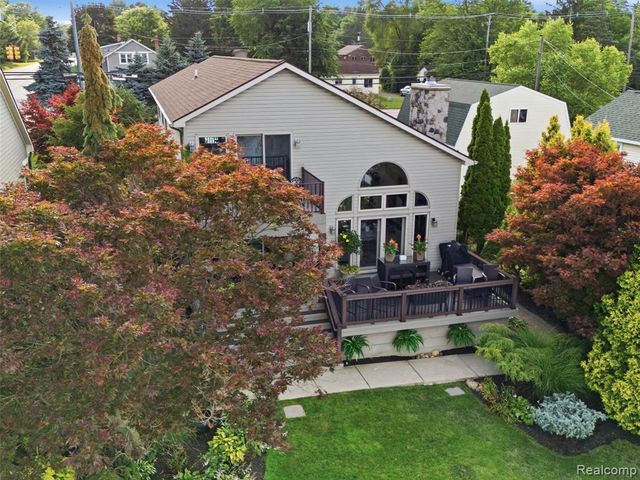 2314 N Duck Lake Road, Highland, MI 48356
