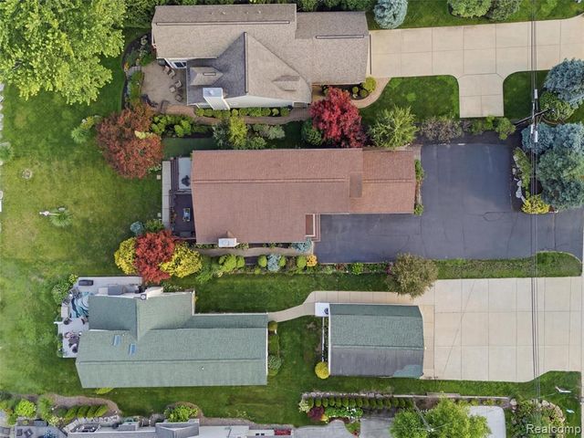 2314 N Duck Lake Road, Highland, MI 48356