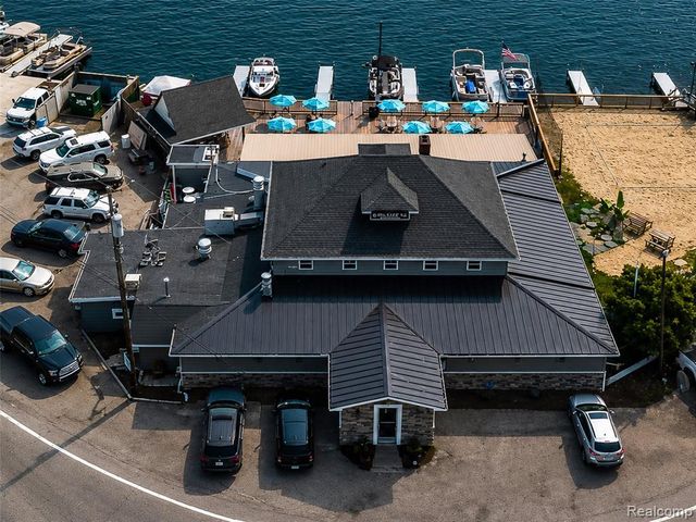 2314 N Duck Lake Road, Highland, MI 48356