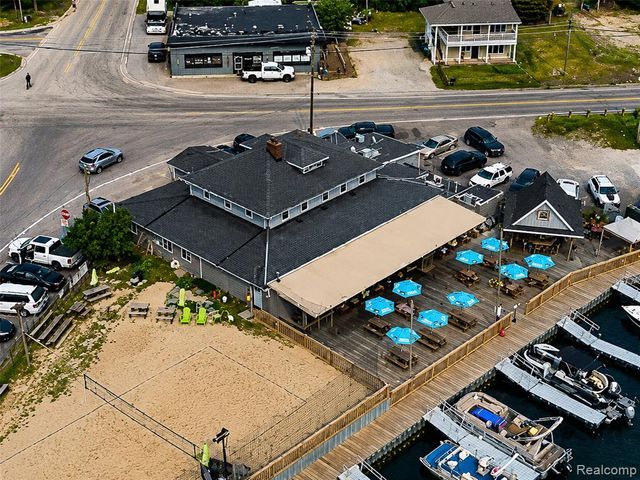 2314 N Duck Lake Road, Highland, MI 48356