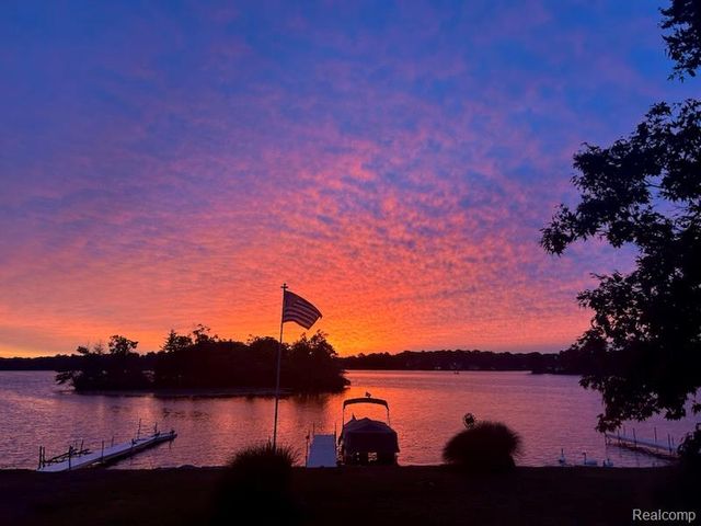 2314 N Duck Lake Road, Highland, MI 48356