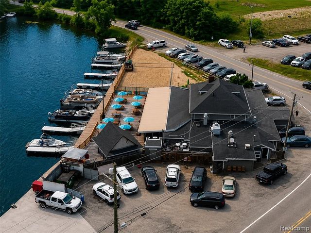 2314 N Duck Lake Road, Highland, MI 48356