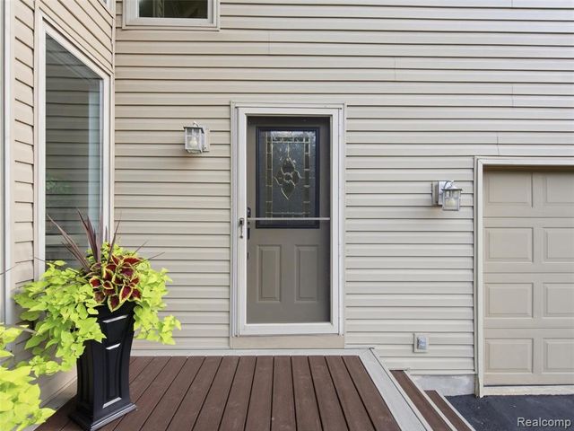 2314 N Duck Lake Road, Highland, MI 48356