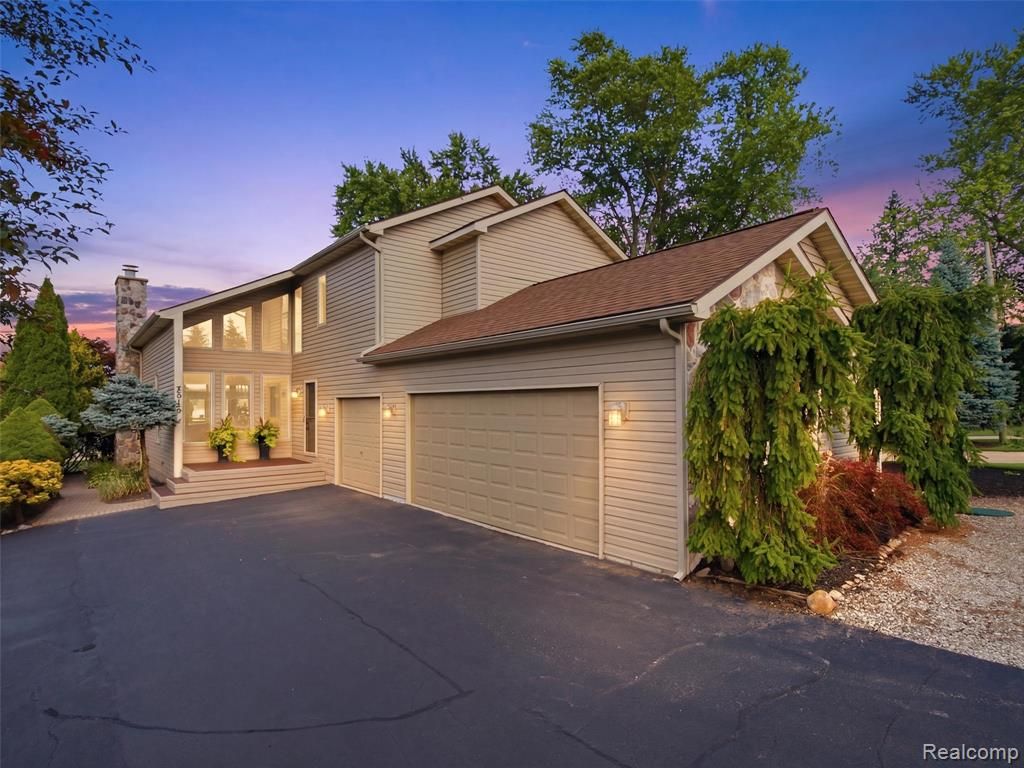 2314 N Duck Lake Road, Highland, MI 48356
