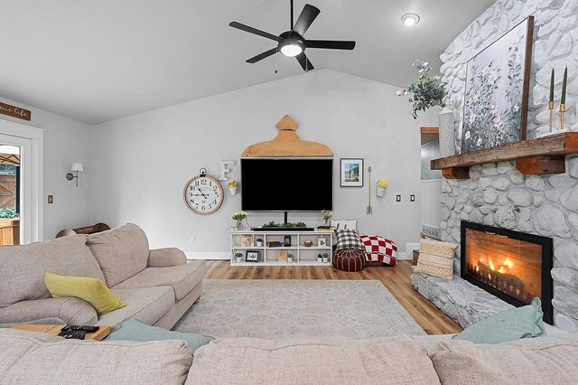 915 LA COUNT ROAD, Green Bay, WI 54313