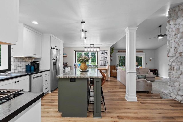 915 LA COUNT ROAD, Green Bay, WI 54313