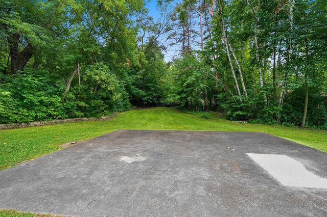 915 LA COUNT ROAD, Green Bay, WI 54313