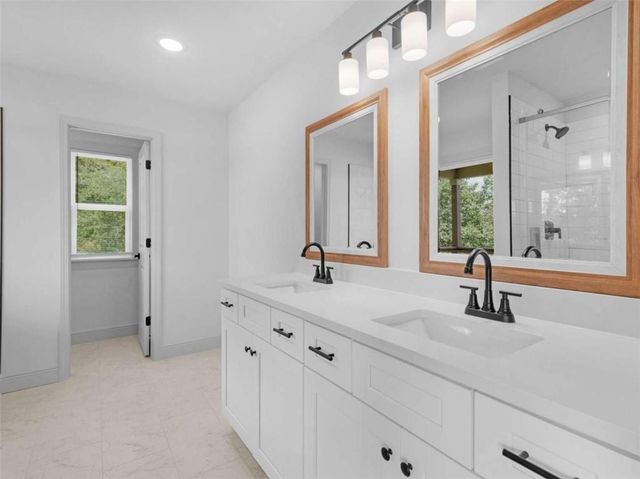 245 Lakeview Drive, Locust Grove, GA 30248