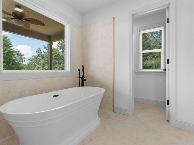 245 Lakeview Drive, Locust Grove, GA 30248