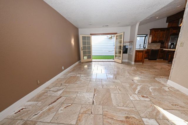 6189 N West, Fresno, CA 93711