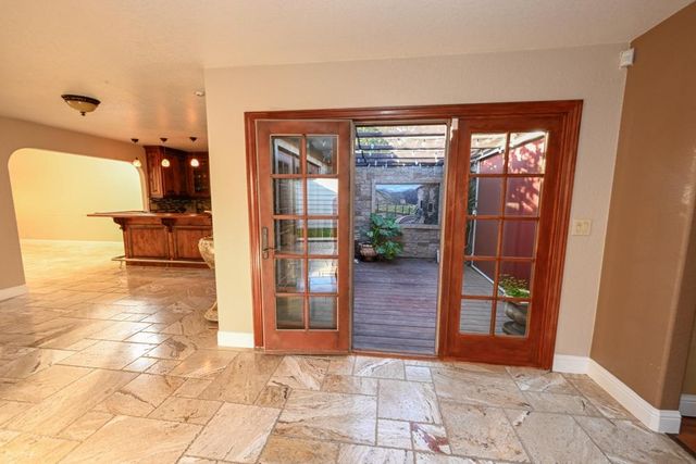 6189 N West, Fresno, CA 93711