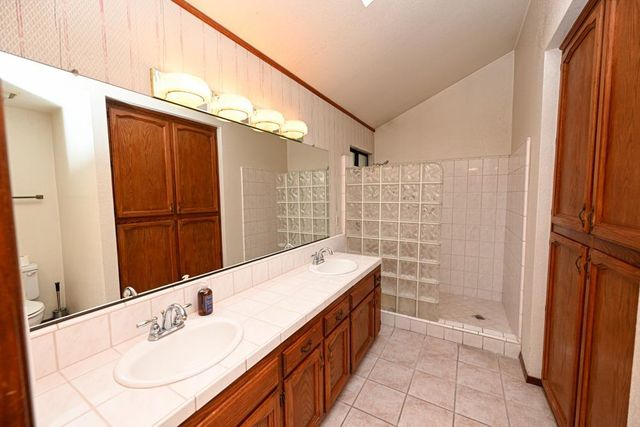 6189 N West, Fresno, CA 93711