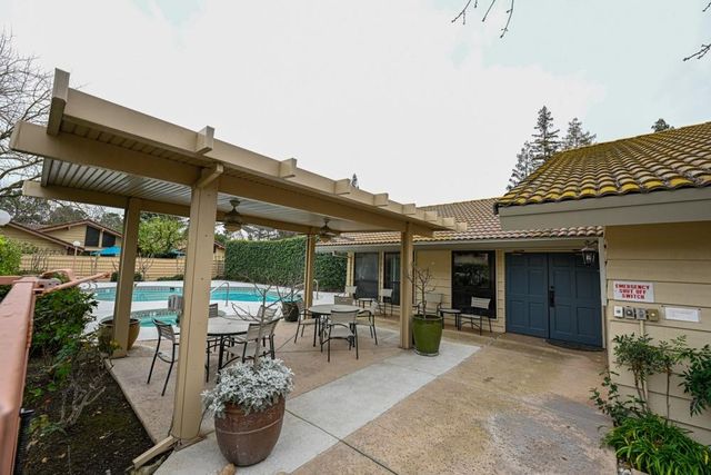 6189 N West, Fresno, CA 93711