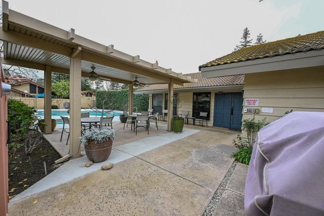 6189 N West, Fresno, CA 93711