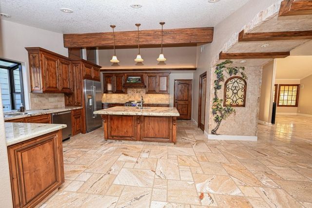 6189 N West, Fresno, CA 93711