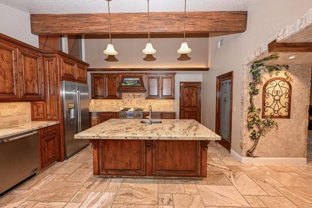 6189 N West, Fresno, CA 93711