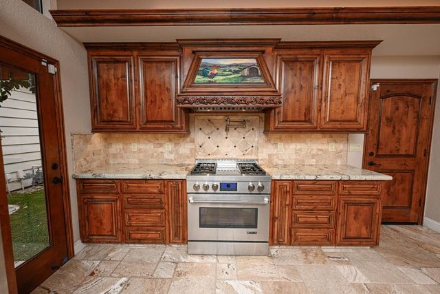 6189 N West, Fresno, CA 93711