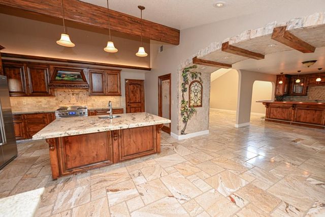 6189 N West, Fresno, CA 93711