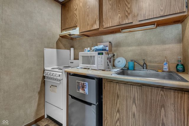 3033 S P Street, Elwood, IN 46036