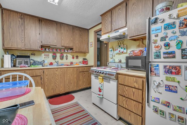 3033 S P Street, Elwood, IN 46036