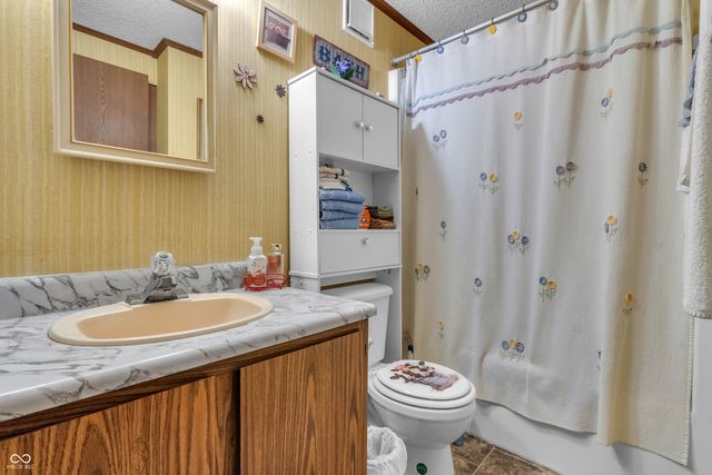 3033 S P Street, Elwood, IN 46036