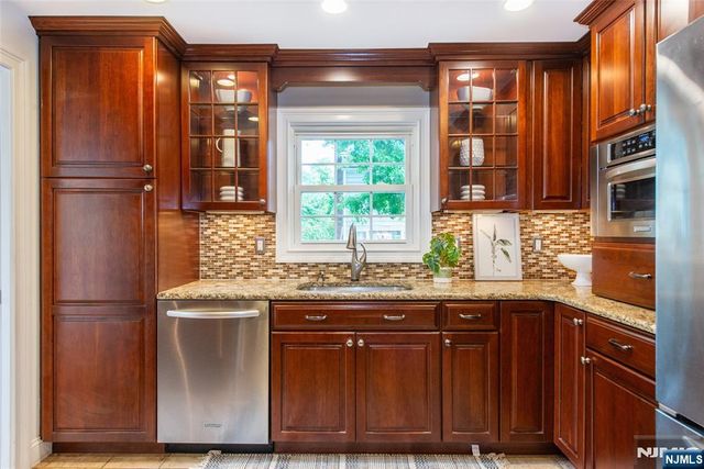 9 Hamilton Terrace, Montclair, NJ 07043